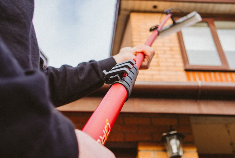 Gahumi Case-Window Cleaning Warehouse01.jpg